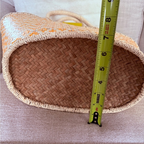 Straw Purse Made in India. Woven. Tan/Yellow. NWT
Cloth interior. Leather strap - Picture 7 of 9